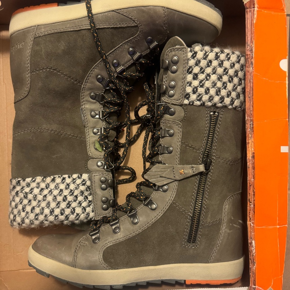*NEW* Women Boho Chill Waterproof Boots Size 8